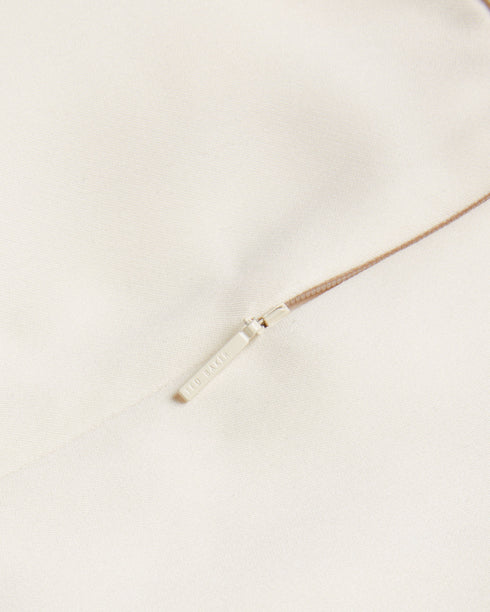 AKENIT-Tailoring-The striking vibrant print and slim fitted waist make the AKENIT trousers an essential part to your wardrobe. Trousers Slim leg fit High rise fitted waist Front pockets Tailored- Ted Baker Romania