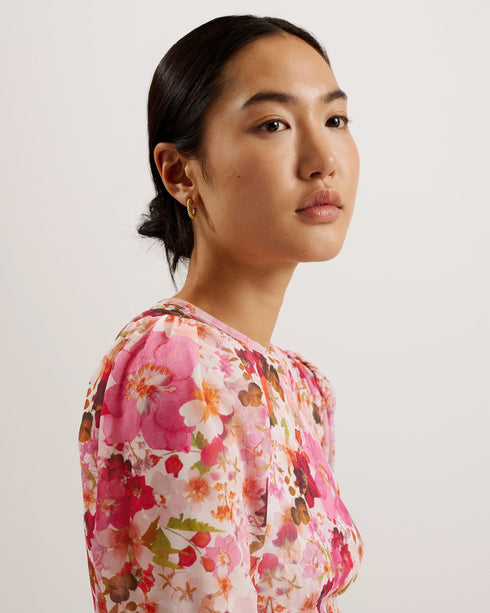 RAELEY-Tops-The perfect top does exist – and it's this one. Our RAELEY mesh top brings the drama and the flirt with a gathered shoulder, three-quarter sleeve, and pressed flower print. Mesh top Pressed flower print Shoulder gathering detail Three quarter puffed sleeves Crew neck Back button fastening Lined bodice Chae is 5'9.5" / 1.77m and wears a Ted size 1- Ted Baker Romania