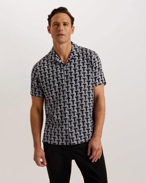RHIN-Shirts-The RHIN shirt oozes style with its all over T print and textured finish. The relaxed fit and open revere collar bring a more laid back vibe that looks effortlessly cool when paired with classic chinos or shorts. With short sleeves and a linen blend material, it's a comfortable way to dress smarter in the summer months. Short sleeve shirt Textured T print Revere collar Linen blend Button fastenings Relaxed fit Guy is 6'1.5" / 1.87m and wears Black in a Ted size 3- Ted Baker Romania
