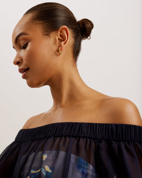 SABRINN-Swimwear-Look effortlessly chic after the beach in the SABRINN maxi dress. Its off-the-shoulder design and elastic neckline make it easy to slip on, while the lightweight, sheer material delivers a flowy fit that's perfect for warm weather. The floral print and frilled hem will take you from swimming to shopping in style. Maxi beach dress Floral print Off-the-shoulder design Sheer material Long sleeves Frilled hem Stephanie is 5'8.5" / 1.74m and wears a size S- Ted Baker Romania