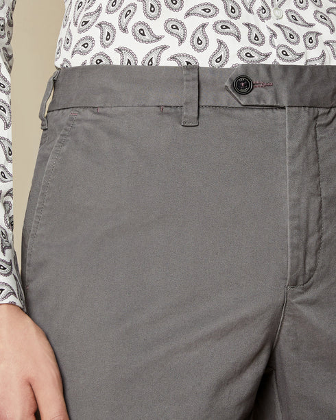 <P>Slim Fit Chinos</P>