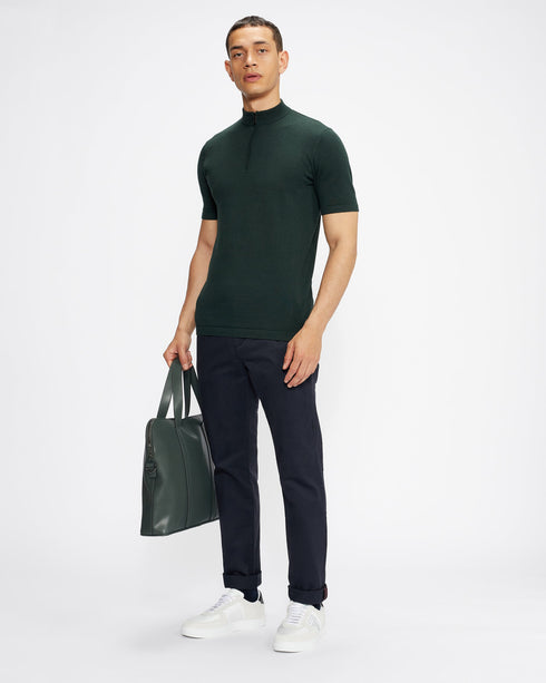 <P>Slim Fit Chinos</P>