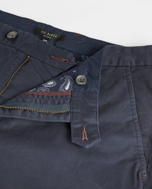 <P>Slim Fit Chinos</P>