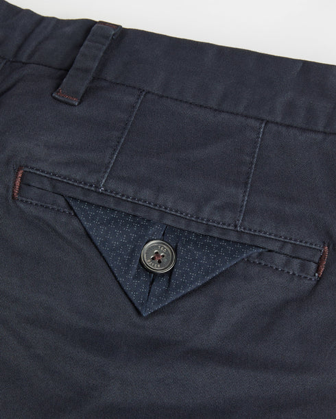 <P>Slim Fit Chinos</P>