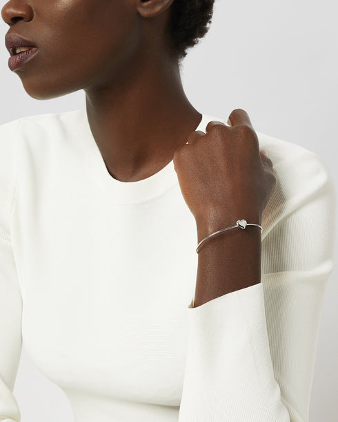 <P>Mother Of Pearl Heart Stud Earring</P>