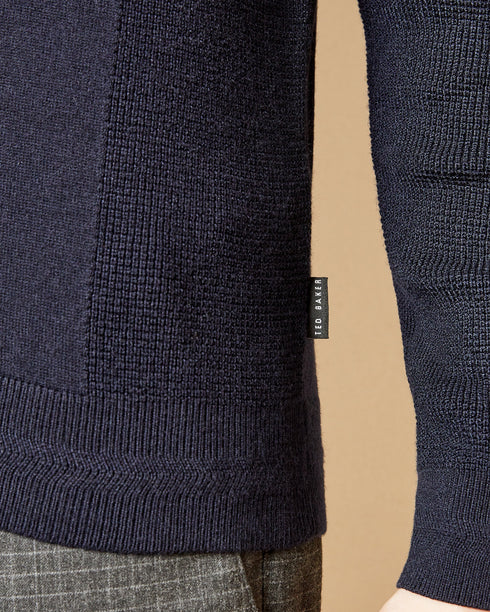 <P>Store And Travel With All Of Your Important Work Essentials With This Ted Baker Giiza Bag.</P>
<P>This Document Bag Com...