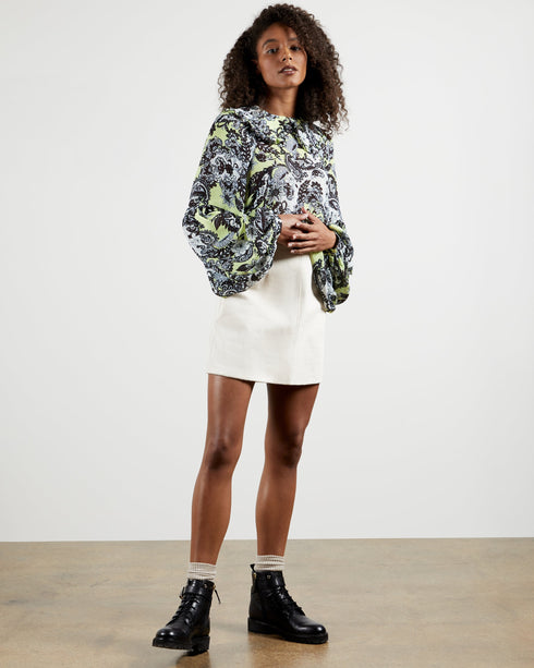 <P Class="Description">Statement Blouson Sleeves, Oversized Collar And Prints, Please. When It Comes To Looking The Part, ...