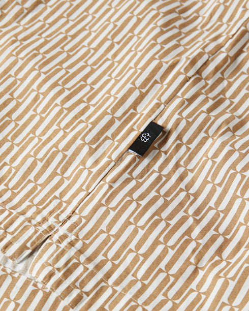 <P>Ls Retro Print Shirt</P>