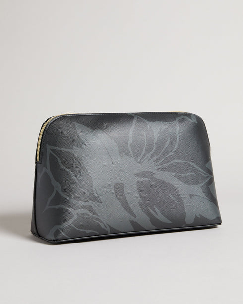 <P><Span Style="Text-Decoration: Underline;">Bolt On Saffiano Washbag</Span></P>
<P>The Ultimate Travel Companion, Holl Wi...