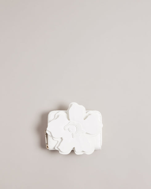 <P>Flower Laser Cut Zip Purse</P>