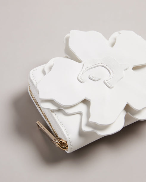 <P>Flower Laser Cut Zip Purse</P>