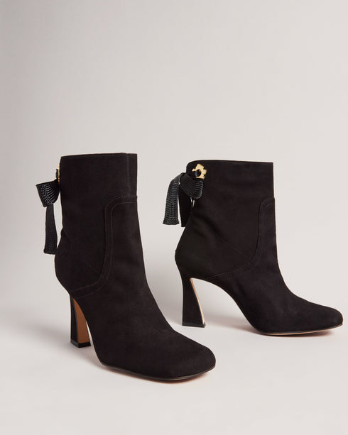 <P>Heeled Leather Boot</P>