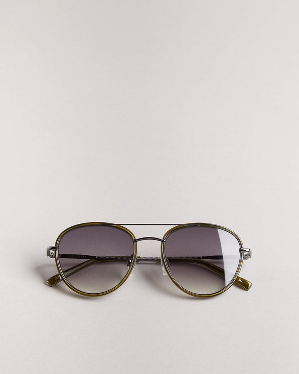 <P>359451 Classic Pilot Frame Sunglasses</P>