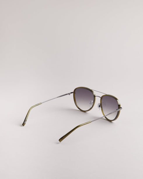 <P>359451 Classic Pilot Frame Sunglasses</P>