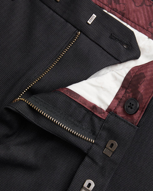 <P>Irvine Slim Fit Smart Chino</P>