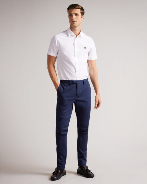 <P>Irvine Slim Fit Smart Chino</P>