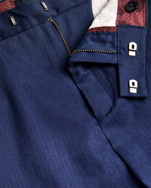 <P>Irvine Slim Fit Smart Chino</P>