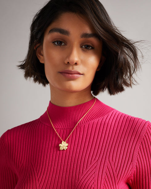 <P>22 Magnolia Grandiflora Pendant</P>