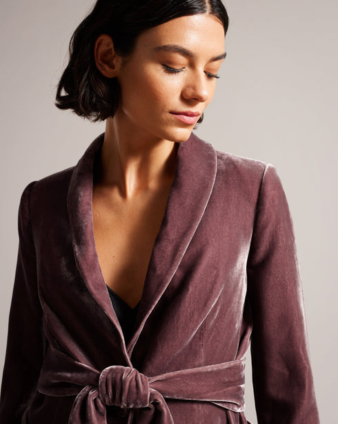 TANSYA-Jackets-TANSYA is a wardrobe must-have this season. This unique velvet jacket features long sleeves, a shawl collar and self tie belt to accentuate your figure. Pair with the matching trousers for a contemporary take on power dressing. Velvet jacket Shawl collar Self tie waist Silk blend Long sleeved Button fastening Large pockets Anna is 5'10" / 1.77m and wears Taupe in a Ted size 1- Ted Baker Romania