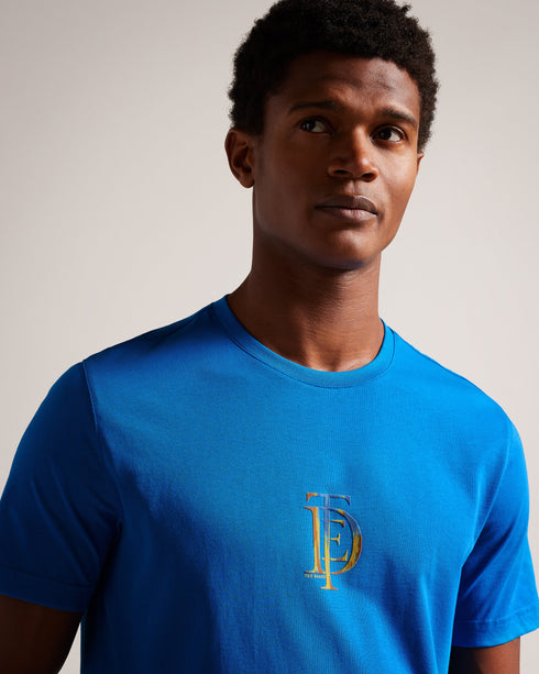 ACHRAM-Tops-Step up your style with ACHRAM. Short sleeves and regular fit means you're ready for any occasion, whether it's an evening on the town or a lazy afternoon at home. Finished with a logo print for a refined touch.The fabric of this product is made of 100% organic cotton. Organic cotton has a proven lower environmental impact than conventional cotton, as it reduces water usage, greenhouse gas emissions, and eliminates the use of harmful chemicals in the farming process. T-shirt 100% cotton Logo pri