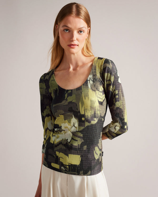JOLIEN-Tops-Take the plunge with JOLIEN, featuring a textured fabric and a playful abstract print. This flattering top is a statement-worthy piece for your wardrobe—you can thank us later. Fitted top Abstract print Scoop neck 3/4 sleeves Stretch fabric Textured Roos is 5'11" / 1.80m and wears Light Green in a Ted size 1- Ted Baker Romania