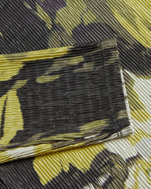 JOLIEN-Tops-Take the plunge with JOLIEN, featuring a textured fabric and a playful abstract print. This flattering top is a statement-worthy piece for your wardrobe—you can thank us later. Fitted top Abstract print Scoop neck 3/4 sleeves Stretch fabric Textured Roos is 5'11" / 1.80m and wears Light Green in a Ted size 1- Ted Baker Romania