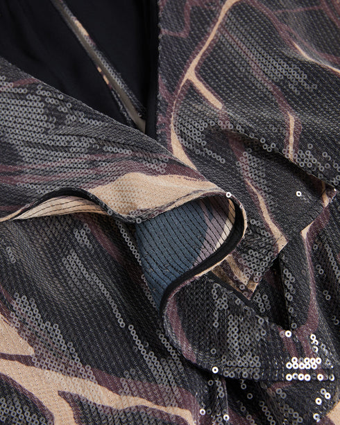 EDENNIE-Trousers-EDENNIE is the jumpsuit to end all jumpsuits. Add barrels of sparkle to your look with this abstract printed piece, complete with all-over sequins. This outfit was made for the dancefloor. Jumpsuit Short sleeved Abstract print All-over sequins Wide leg V-neck Belted waist Chae is 5'9.5" / 1.77m and wears Black in a Ted size 1- Ted Baker Romania