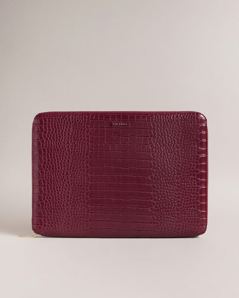STILA-Gifts-The STILA laptop case is the perfect accessory to complement your style. The imitation croc texture and zip fastening make it easy grab your laptop on the go, while the soft interior lining protects your device from scratches. Laptop case Faux leather Imitation croc texture Zip fastening Fits 15 inch laptop Internal pocket Dimensions: 2.5cm x 27cm x 38cm- Ted Baker Romania