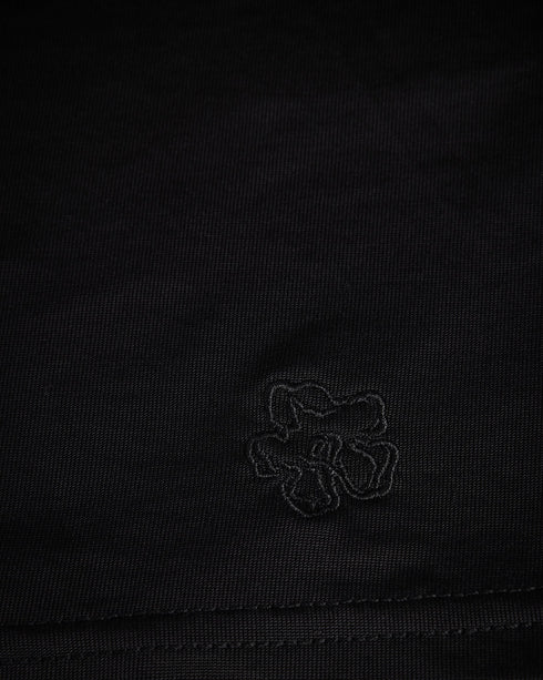 SHAVON-Tops-Step up your casual style with this must-have slouchy vest. SHAVON's V-neck and low back provide a comfortable, relaxed fit, while the sleeveless design makes it perfect for layering. The eye-catching embroidered magnolia and contrast stitching add a touch of charm, and the stretch fabric promises all-day comfort. Slouchy vest Rounded V-neck Low back Sleeveless Embroidered magnolia Stretch fabric Contrast stitching Amy is 5'9.5" / 1.77m and wears Black in a Ted size 1- Ted Baker Romania