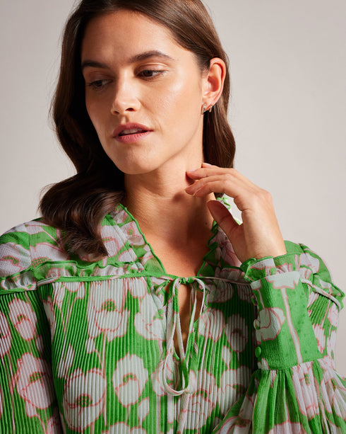 ELLERIE-Tops-Introducing our stunning ELLERIE blouse, featuring a gorgeous poppy print that will add a touch of classic femininity to your wardrobe. A pleated fabric adorned with our exclusive poppy print will brighten up your wardrobe for both casual and dressy occasions. Blouse Poppy print Long blouson sleeves Pleated texture Ruffled V-neck Tie front Boxy fit Amy is 5'9.5" / 1.77m and wears Green in a Ted size 1- Ted Baker Romania