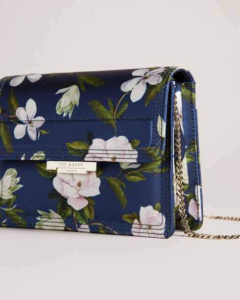 JENIA-Bags-Perfect for adding a pop of colour to any outfit, JENIA features a beautiful floral print and a versatile chain shoulder strap for a chic and convenient way to carry your essentials. Its push lock closure adds a touch of sophistication to complete the look, so you can wow from the office to the bar. Crossbody bag Chain shoulder strap Floral print Push lock closure Logo engraved hardware Dimensions: 7cm x 13cm x 20cm- Ted Baker Romania