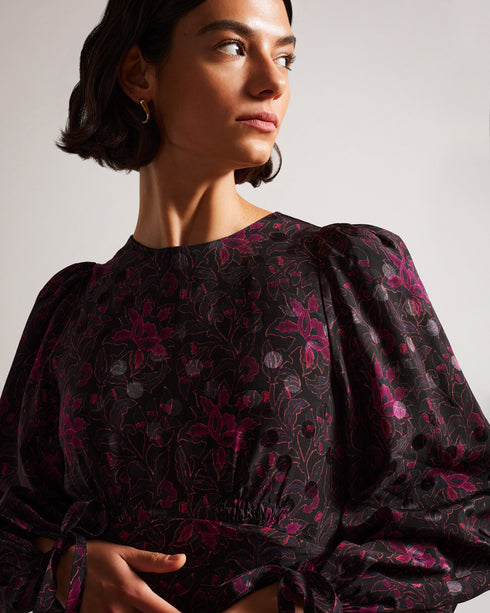 MERLISA-Dresses-A dependable dress is the cornerstone of any woman's wardrobe, and MERLISA delivers. This feminine A-line midi has a floaty silhouette and a bow tied back that adds a touch of feminine charm. Effortlessly gorgeous, it'll elevate your wardrobe like no other. Midaxi dress Floral print Long voluminous sleeves Crew neck A-line Zip and button fastening Bow tied back Anna is 5'10" / 1.77m and wears Black in a Ted size 1- Ted Baker Romania