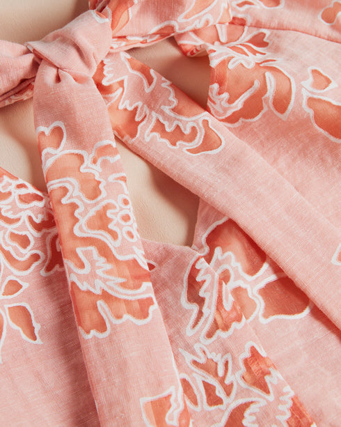 MELIIHA-Tops-Fashion-forward and utterly feminine, MELIIHA is a trusty addition to your wardrobe. Tied up in a bow at the back and floral all over, this boxy top has you covered for days in the park, boozy brunches and dinner dates. Boxy fit top Short puff sleeves Tie up back with cut-out Floral print Crew neck Julia is 5'10" / 1.78m and wears Coral in a Ted size 1- Ted Baker Romania