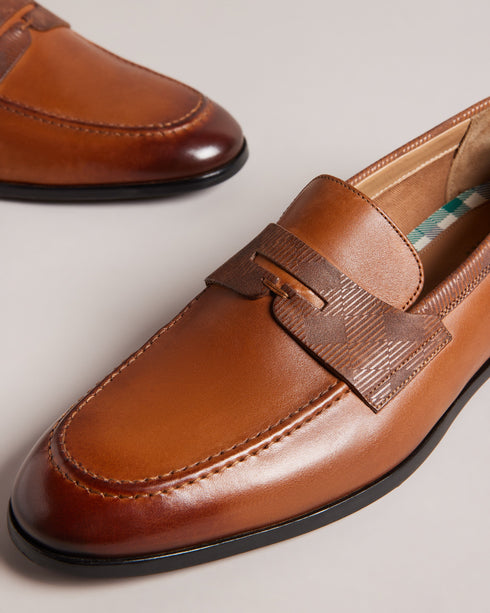 ADLERRC-Shoes-Step into timeless elegance with our ADLERRC loafers. Crafted from premium leather, they feature a sleek almond toe design that adds a touch of sophistication to any ensemble. Whether you're dressing up for a formal occasion or adding a touch of refinement to your everyday look, they're the perfect choice for the modern gentleman who appreciates classic style with a contemporary twist. Saddle loafers Leather upper Almond toe Slip on Resin sole Debossed stripe details- Ted Baker Romania