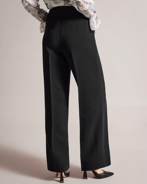 LLAYLAT-Trousers-Upgrade your work wardrobe with the LLAYLAT trousers. Tailored pleats, wide legs and high waist create a flattering silhouette that pairs perfectly with a tucked-in blouse or vest. Delicately embossed buttons add a touch of sophistication, while the pockets keep your essentials close at hand. High waisted trousers Twill fabric Wide leg Embossed buttons Pockets Tailored pleats Lined- Ted Baker Romania