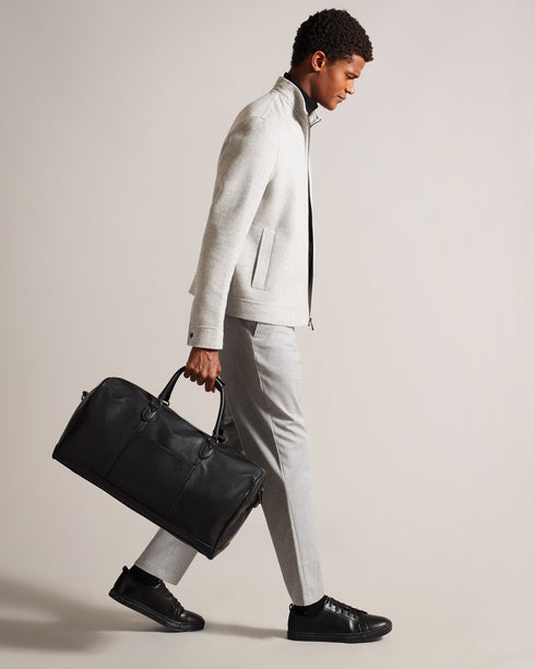 KALVIN-Bags-The ultimate in travel accessories, the sleek KALVIN holdall is roomy enough to pack your essentials—and then some—for a weekend away. An adjustable webbing shoulder strap ensures comfortable carrying. Holdall bag Faux leather Two top handles Webbing shoulder strap Zip fastening Logo detail Dimensions: 22cm x 28cm x 52cm- Ted Baker Romania