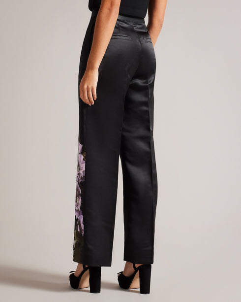 NAYAAT-Trousers-Embrace a bold and sophisticated style with our NAYAAT satin trousers. Featuring a captivating photographic floral print, these trousers effortlessly blend artistry and fashion. Their wide leg silhouette exudes an air of modern elegance, while the high waist and side pockets add practicality to the design. Satin trousers Photographic floral print Wide leg High waisted Belt loops Pockets Leg crease Matching jacket: NAYAA- Ted Baker Romania