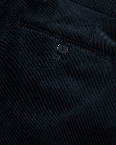 DURHAMT-Trousers-Go bold with DURHAMT. Crafted from Italian cotton, these corduroy trousers offer comfort and style in one. They have pockets for your essentials and kick tape on the hem for added durability. Corduroy trousers Slim fit Italian cotton Pockets Kick tape on hem Zip fastening with hook and bar Matching jacket: DURHAMJ- Ted Baker Romania