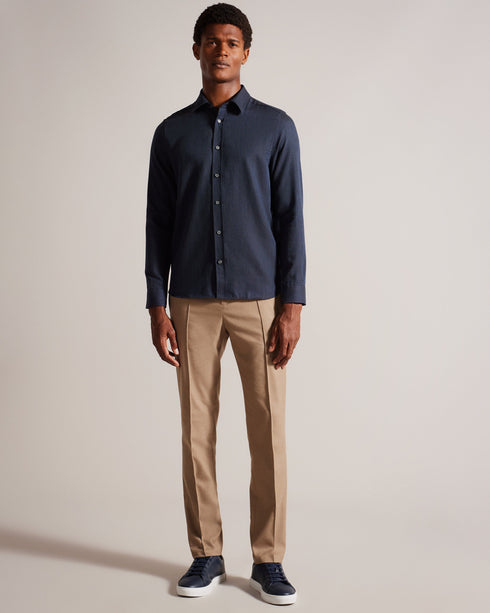 CROTONE-Shirts-Crafted from high-quality cotton, CROTONE offers both comfort and style. With its classic silhouette and ever-loved herringbone texture, it exudes sophistication. The button fastening and buttoned sleeve cuffs add a polished touch to this wardrobe staple. Cotton shirt Long sleeves Button fastening Classic collar Buttoned sleeve cuffs- Ted Baker Romania