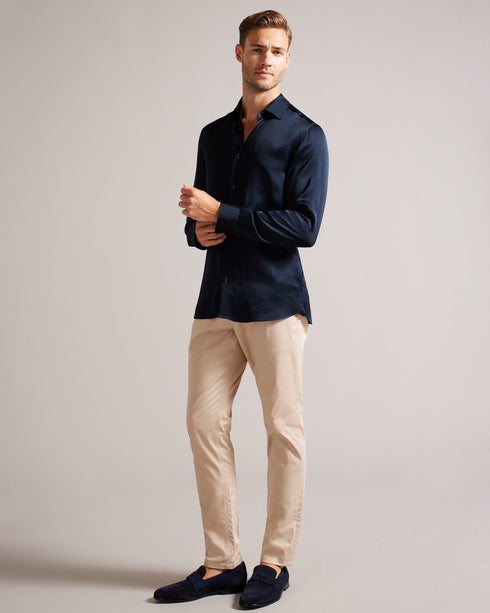 CORATO-Shirts-CORATO is a year-round go-to that's built for comfort and style. It's the perfect foundation piece for any ensemble, with a glossy sheen and classic button fastening. Button up shirt Long sleeves Classic collar Modal blend Lustrous finish Slim fit Tobias is 6'1" / 1.86m and wears Black in a Ted size 3- Ted Baker Romania