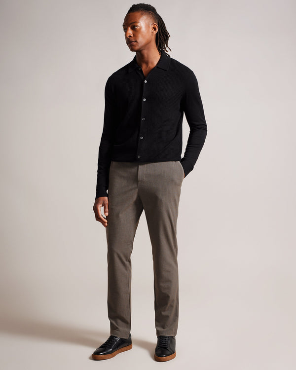 CHILWEL-Trousers-Embrace contemporary style with our sleek CHILWEL trousers. With a flattering slim fit and understated check pattern, this pair stand out in any setting. Trousers Slim fit Belt loops Check pattern Concealed zip and hook fastening Pockets Ty is 6'1" / 1.86m and wears Brown in 32 R- Ted Baker Romania