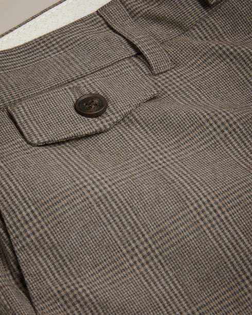CHILWEL-Trousers-Embrace contemporary style with our sleek CHILWEL trousers. With a flattering slim fit and understated check pattern, this pair stand out in any setting. Trousers Slim fit Belt loops Check pattern Concealed zip and hook fastening Pockets Ty is 6'1" / 1.86m and wears Brown in 32 R- Ted Baker Romania