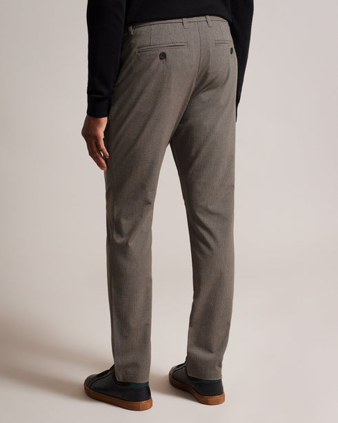 CHILWEL-Trousers-Embrace contemporary style with our sleek CHILWEL trousers. With a flattering slim fit and understated check pattern, this pair stand out in any setting. Trousers Slim fit Belt loops Check pattern Concealed zip and hook fastening Pockets Ty is 6'1" / 1.86m and wears Brown in 32 R- Ted Baker Romania