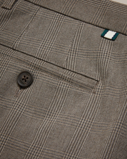CHILWEL-Trousers-Embrace contemporary style with our sleek CHILWEL trousers. With a flattering slim fit and understated check pattern, this pair stand out in any setting. Trousers Slim fit Belt loops Check pattern Concealed zip and hook fastening Pockets Ty is 6'1" / 1.86m and wears Brown in 32 R- Ted Baker Romania
