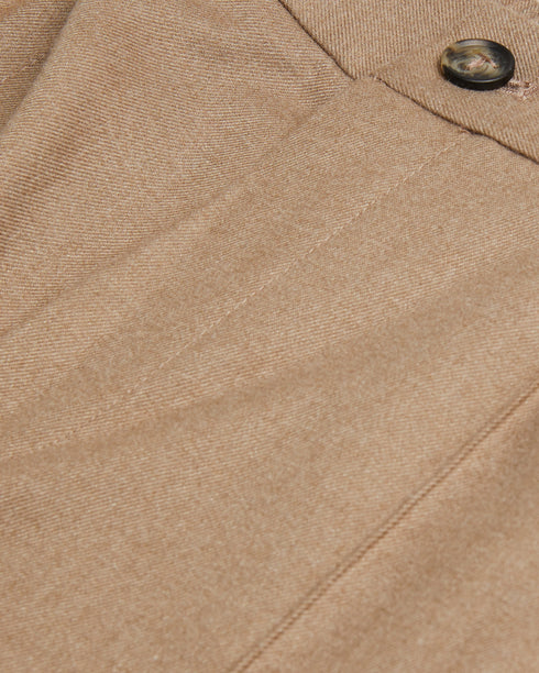 GIGGS-Trousers-Dress GIGGS up or down with ease. With a convenient zip and button fastening, these trousers are both versatile and stylish. The added drawcord in the waistband ensures a comfortable and adjustable fit. Trousers Slim fit Zip and button fastening Pockets Drawcord in waistband Branded tabs- Ted Baker Romania