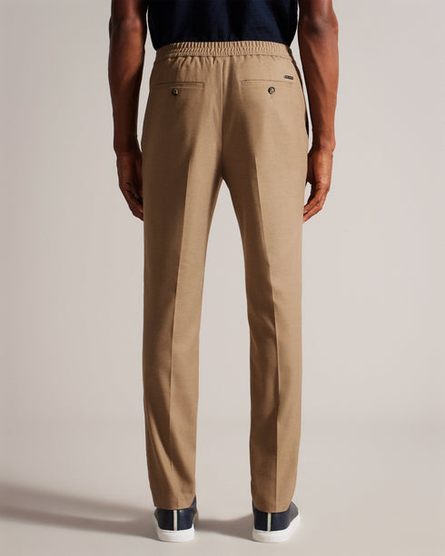 GIGGS-Trousers-Dress GIGGS up or down with ease. With a convenient zip and button fastening, these trousers are both versatile and stylish. The added drawcord in the waistband ensures a comfortable and adjustable fit. Trousers Slim fit Zip and button fastening Pockets Drawcord in waistband Branded tabs- Ted Baker Romania