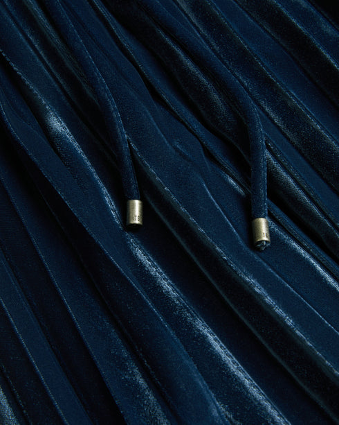 KASSIAH-Dresses-Add a swish to your step with KASSIAH. Cut from luxurious velvet in a flowing silhouette that cinches at the waist, this dazzling dress demands attention. Velvet midaxi dress Pleated texture Halter neck Sleeveless Slim self tie belt with metal tips Belt loops Length: 126cm Silvia is 5'11" / 1.8m and wears Navy in a Ted size 1- Ted Baker Romania