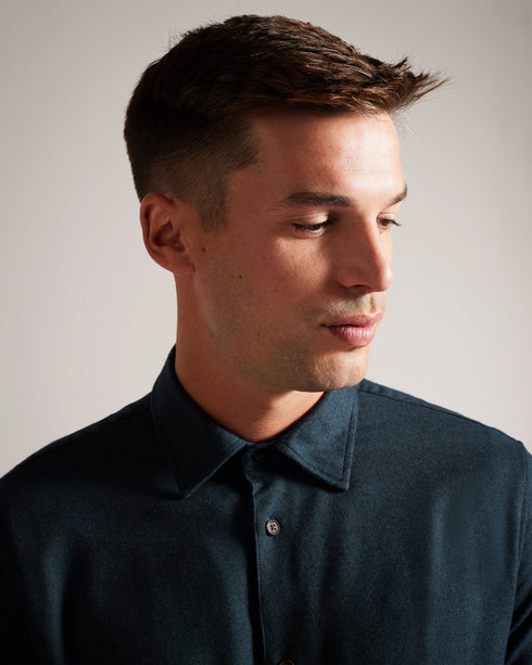 NARNI-Shirts-Crafted from lightweight twill, the NARNI shirt is ideal for chilly days. With long sleeves and a classic collar, you'll exude timeless charm, and the button fastening adds that touch of practicality to your everyday rotation. Flannel shirt Lightweight twill Long sleeves Classic collar Button fastening- Ted Baker Romania