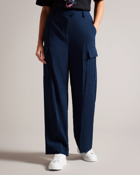ROCCIO-Trousers-Utility meets contemporary in the ROCCIO trousers. A floaty wide leg and concealed fastening keep them smart, while cargo pockets on the leg give a nod to utilitarian styling. Trousers Wide leg Cargo pockets High waist Belt loops Elasticated waist Concealed fastening Amy is 5'9.5" / 1.77m and wears Navy in a Ted size 1- Ted Baker Romania