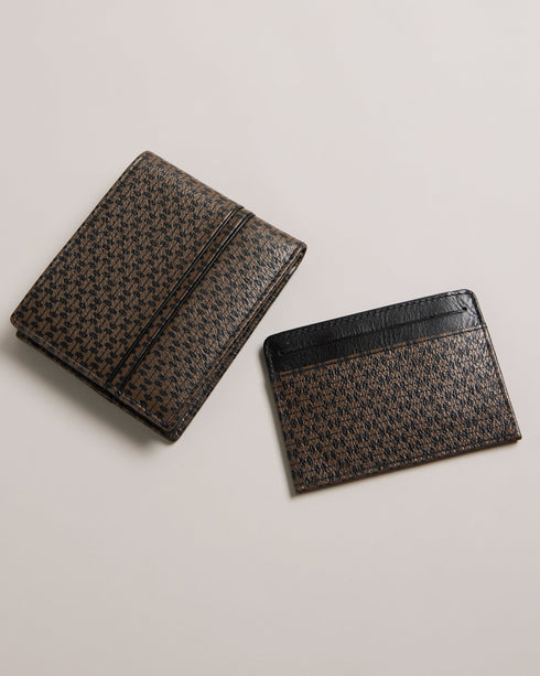 PRIAMON-Gifts-Give the gift of style with PRIAMON. Whether for yourself or a loved one, this matching wallet and card holder feature a subtle geometric print and will go the distance with their durable leather construction. Wallet and card holder gift set Leather Geometric print Logo detail House check lining- Ted Baker Romania